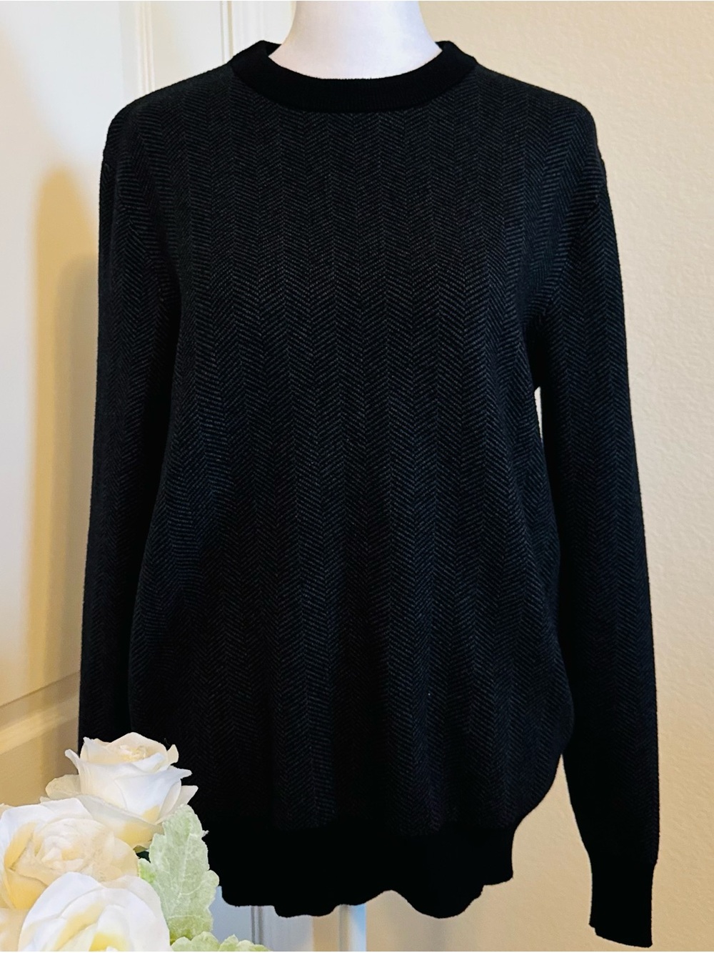Classic Black Crewneck Women's Sweater Size: S